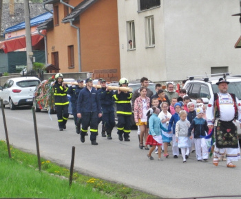 Aktuality / OBNOVENIE TRADÍCIE STAVANIA MÁJA - foto